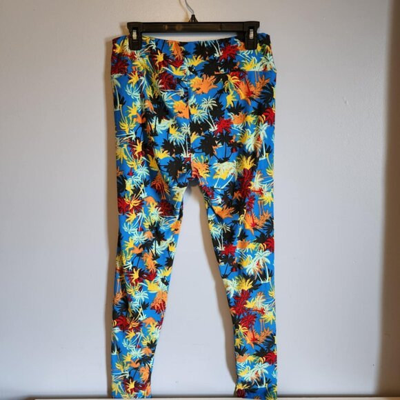 LulaRoe Palm Tree Leggings Tall & Curvy - Picture 2 of 5